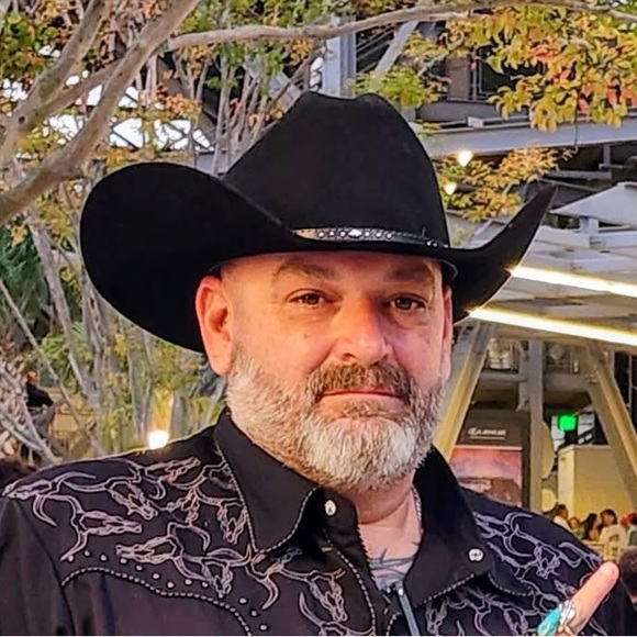 Meet your Posher, Russell - Picture 1 of 1